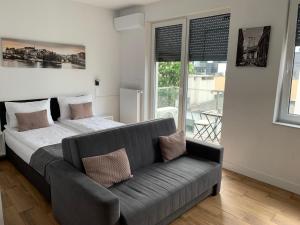 Кровать или кровати в номере Apartamenty Garbary 32 z klimatyzacja - air-conditioning
