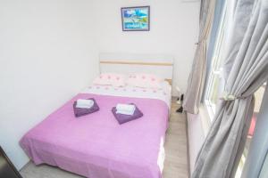 Ein Bett oder Betten in einem Zimmer der Unterkunft Family friendly house with a swimming pool Vadalj, Primosten - 21379