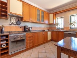 Kuchnia lub aneks kuchenny w obiekcie Soothing Holiday Home in Castelnuovo dei Sabbioni with Pool