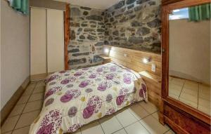 Krevet ili kreveti u jedinici u objektu Gorgeous Apartment In Les Estables With Wifi