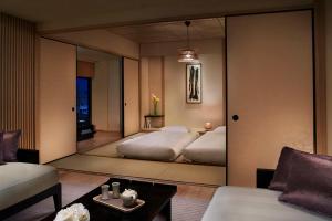 Гостиная зона в The Ritz-Carlton Kyoto