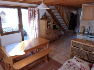 a kitchen with a wooden table and a staircase at Duplex cosy 3 pièces pour 6 pers. à Crest-Voland, balcon, proche des pistes et commerces - FR-1-733-58 in Crest-Voland