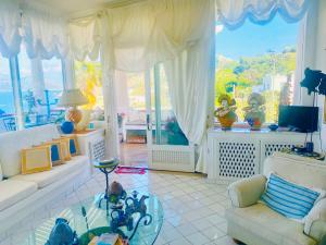 Gallery image of Scala Fenicia 14 by CapriRooms in Capri