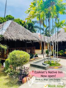 un complexe avec une fontaine en face d'un bâtiment dans l'établissement Ezekiel's Native Inn, à Panglao