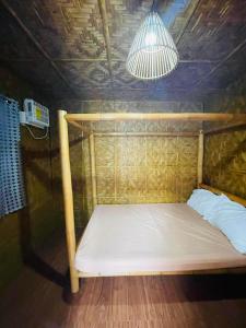 Postel nebo postele na pokoji v ubytování Ezekiel's Native Inn