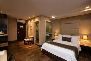 Postel nebo postele na pokoji v ubytování Goldberry Suites & Hotel Mactan