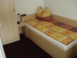 Postel nebo postele na pokoji v ubytování Hotel Bierstübl