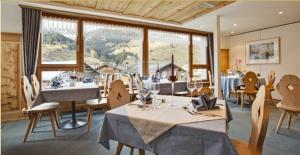 Restoran atau tempat lain untuk makan di Familienhotel Alpina