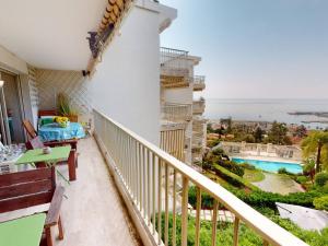 a balcony with a view of the ocean at Grand 3P à Menton avec terrasses et parkings - FR-1-196-331 in Menton