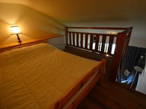 Un pat sau paturi într-o cameră la Studio Crest-Voland, 1 pièce, 4 personnes - FR-1-733-108