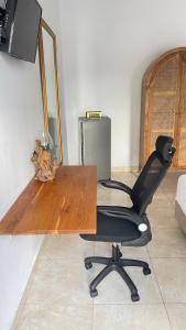 TV a/nebo společenská místnost v ubytování Canggu - Pererenan Guesthouse " aBaliHouse "