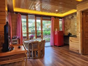 Köök või kööginurk majutusasutuses The Chalets Naldehra