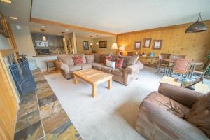 a living room with couches and a table and a kitchen at Decatur 1806 in Keystone