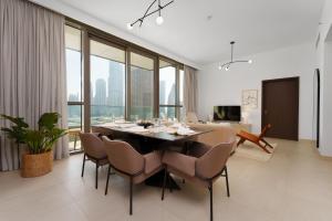 Fotografie z fotogalerie ubytování Maison Privee - Luxury Apt with Burj Khalifa Vw & Direct Mall Access v Dubaji