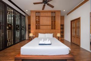 VILLA NIAS | Private Pool | Baan Bua Estate by Tropiclook | Naiharn beach 객실 침대