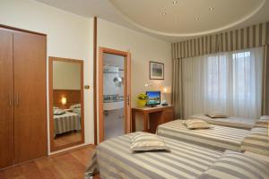 Posteľ alebo postele v izbe v ubytovaní Astor Hotel