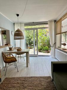 Χώρος καθιστικού στο Salt Apartment