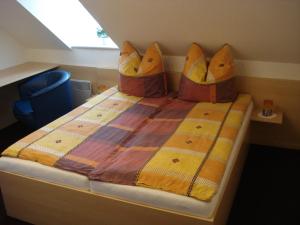 Postel nebo postele na pokoji v ubytování Hotel Bierstübl