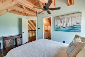 1 dormitorio con 1 cama y ventilador de techo en Seneca Lakefront Vacation Rental with Boat Dock!, en Seneca