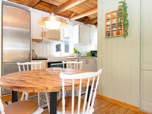 Kuchyň nebo kuchyňský kout v ubytování Holiday home Hovborg XI