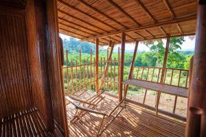 Ein Balkon oder eine Terrasse in der Unterkunft Phuree Hut