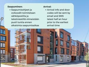 un schéma d'un immeuble d'appartements avec description de l'extérieur dans l'établissement Hiisi Homes Kirkkonummi Masala, à Kirkkonummi