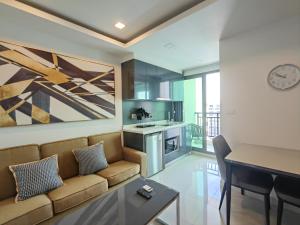 a living room with a couch and a table at Arcadia Beach Continen in Pattaya South