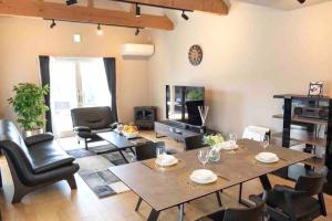 a living room with a table and chairs at itotoi本邸 in Itoshima