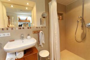 a bathroom with a sink and a shower at Rechenpeterhäusle in Fischerbach +9 photos