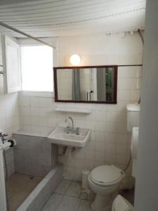 Koupelna v ubytování Miramare Hotel