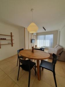 a living room with a wooden table and chairs at Premium appart LOCADOR Nueva Cordoba14C in Cordoba