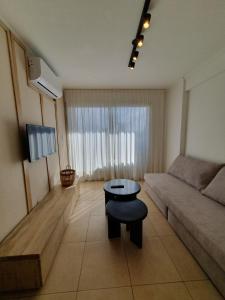 a living room with a couch and a table at Premium appart LOCADOR Nueva Cordoba14C in Cordoba