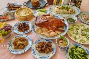 Makanan di atau berdekatan hotel