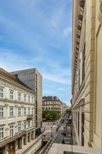 City Center Apartment with Balcony 1051 Budapest, 14 Sas utca kép - 2