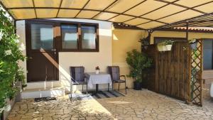 Patio alebo iná vonkajšia časť ubytovania Studio Sunny