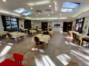 Μια τηλεόραση ή/και κέντρο ψυχαγωγίας στο Imola Garden Vendégház