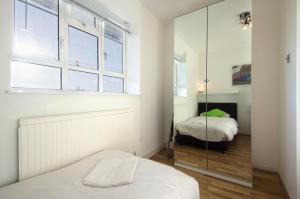 Central London 2 Bedroom Apartment 객실 침대