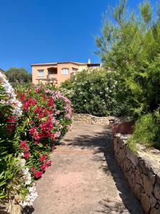 Κήπος έξω από το L'Oleandro 2922 house in Sardinia with Mediterranean Sea Views