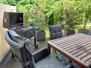 a patio with a grill and a table and chairs at Nagoldtal - große Fewo mit Terrasse in Nagold