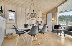 Khu vực ghế ngồi tại Holiday Home Martsvej