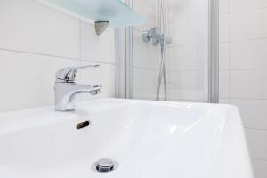 A bathroom at Cozy Apartment near Center