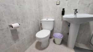 Hostal San Martin de Montalban的一间浴室