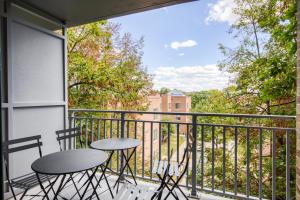 Balcon ou terrasse dans l'établissement Ballston 1BR w gym pool near Restaurants WDC-601