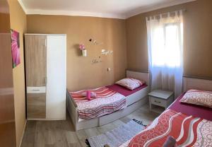a small bedroom with two beds and a window at Island paradise Lavdara in Sali