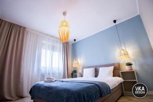 a bedroom with a bed and a large window at Bulevard Apartments 11 in Alba Iulia