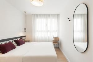 Posteľ alebo postele v izbe v ubytovaní Port Forum Apartments by Olala Homes