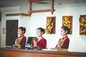 Členové personálu v ubytování The Empress Hotel - SHA Extra Plus