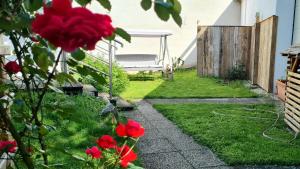 A garden outside Weingut & Gästehaus Markus Tschida