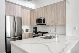 Playa Vista 1br w pool gym bbq nr 405 LAX-1056
