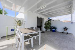 Balkón nebo terasa v ubytování VILLAS NEW LANZASUITES PLUS